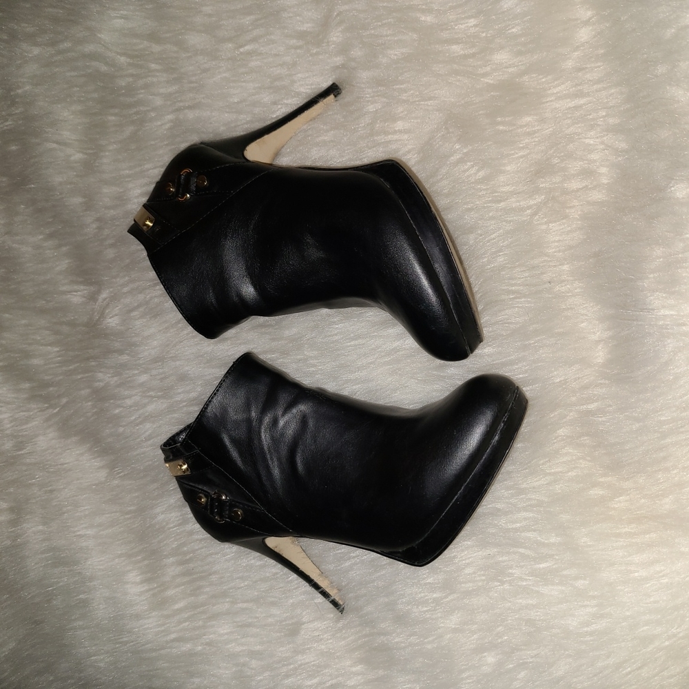Marc Fisher Size 7 M Black Leather Ankle Booties Vintage Y2K